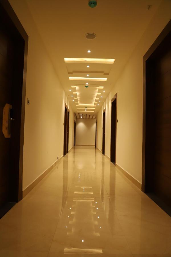 Hotel Emperio Grand Лакхнау Экстерьер фото