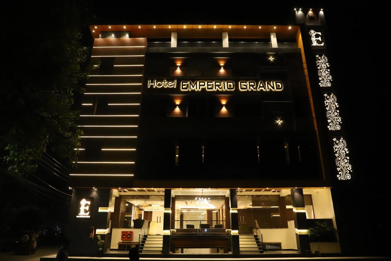 Hotel Emperio Grand Лакхнау Экстерьер фото