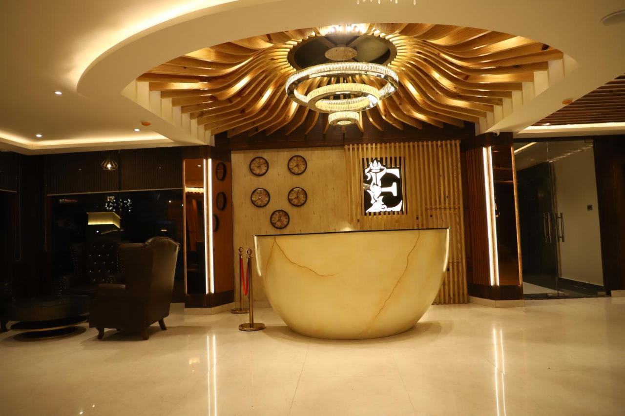 Hotel Emperio Grand Лакхнау Экстерьер фото